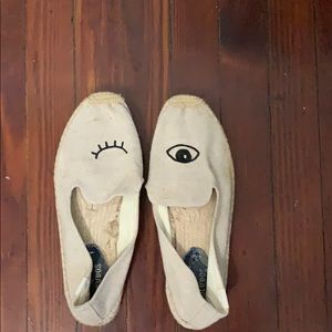 Soludos wink embroidery smoking slipper